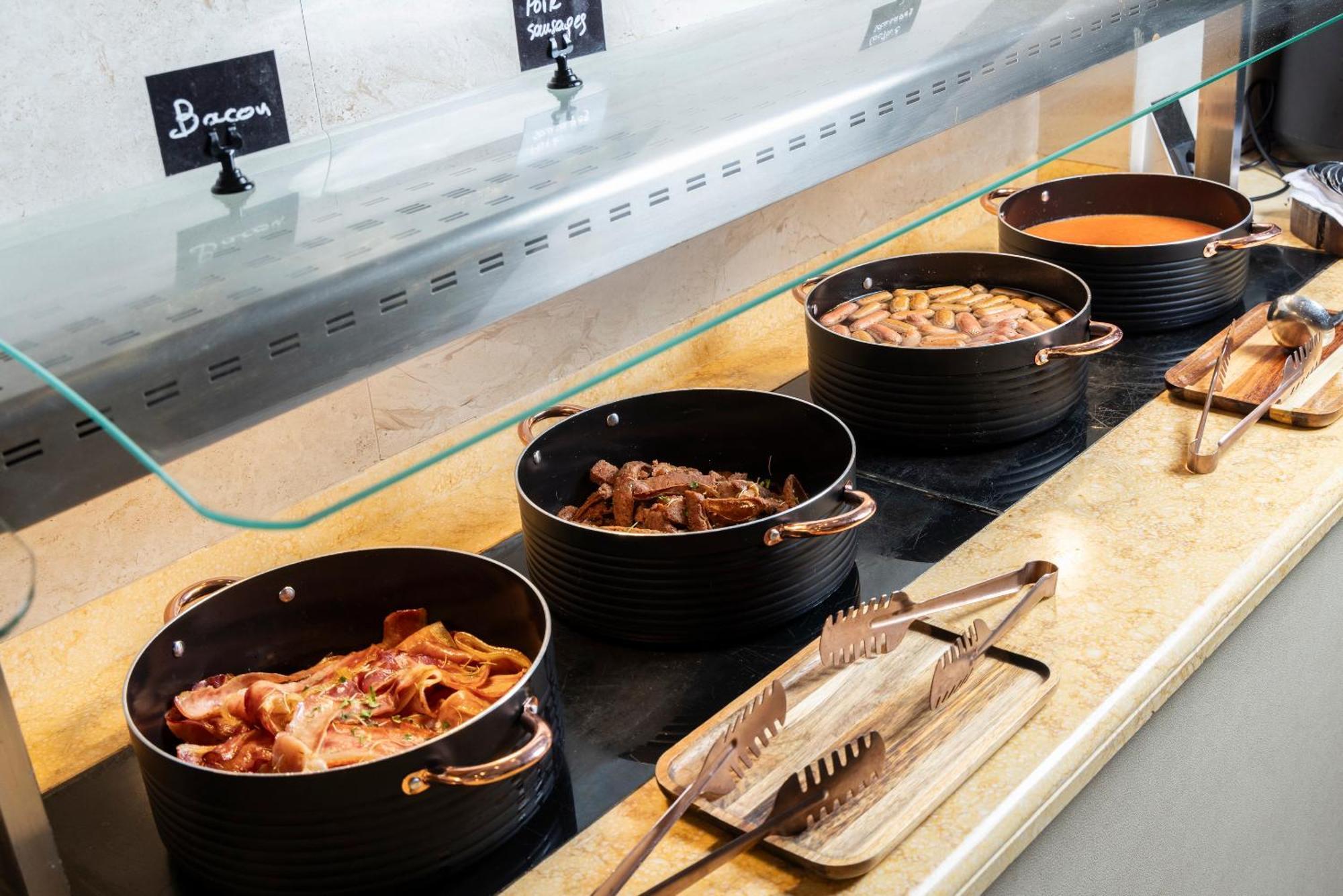 Alia Palace Hotel - Adults Only 16+ Chalkidiki Exterior foto Bacon, sausage, chicken and cheese at a salad bar