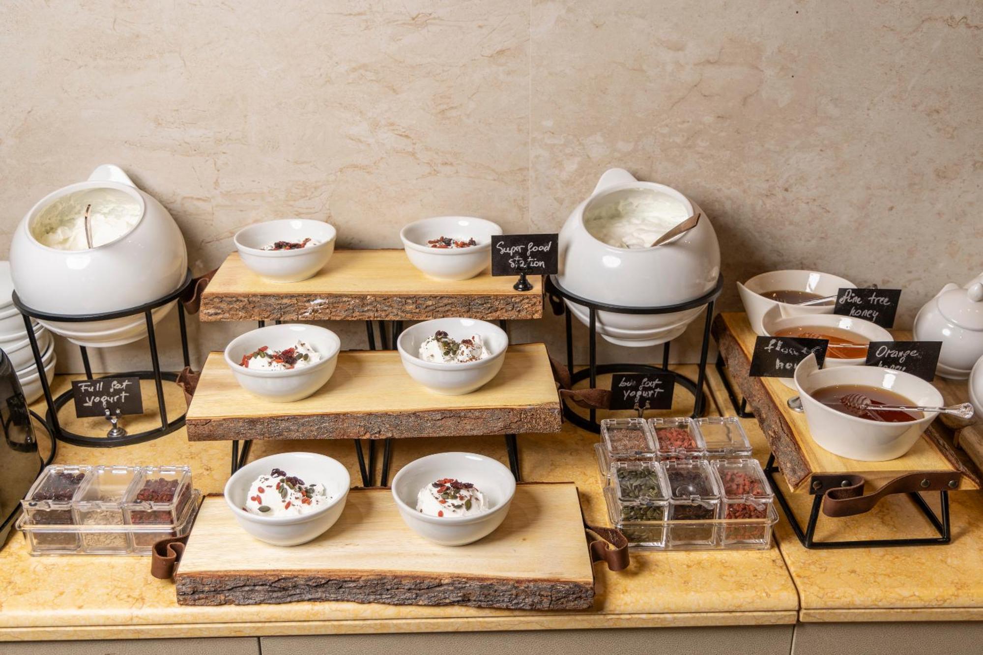 Alia Palace Hotel - Adults Only 16+ Chalkidiki Exterior foto A selection of teas at a buffet