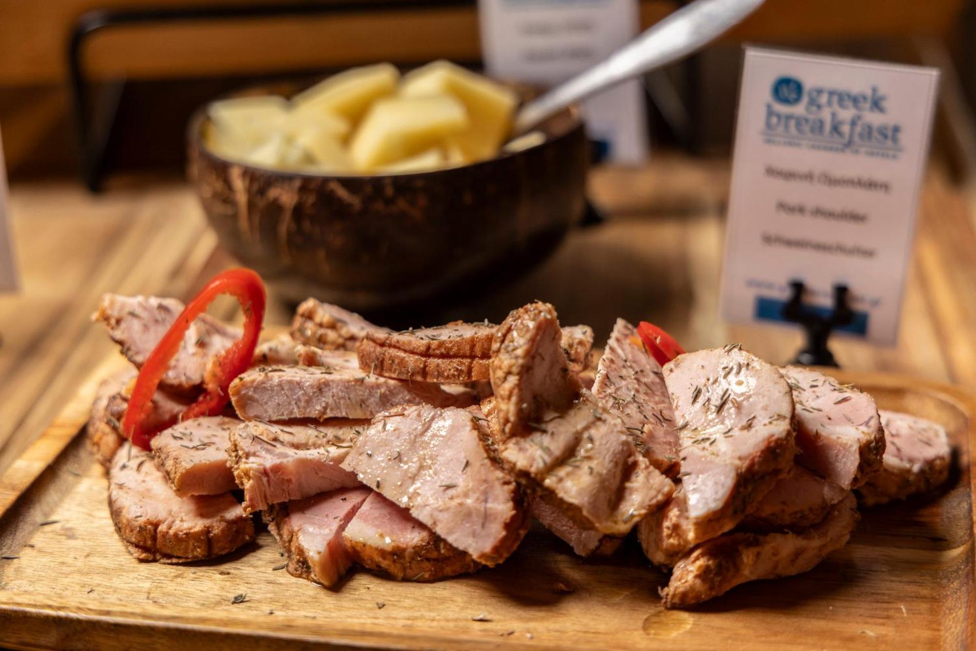 Alia Palace Hotel - Adults Only 16+ Chalkidiki Exterior foto Pork prepared at the 2019 Minnesota Pork Convention